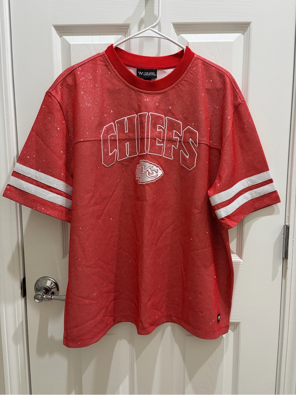 The Wild Collective Women's Red 'CHIEFS' Short Sleeve Jersey Tee